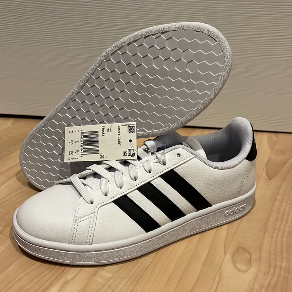 New Womens size 8.5 Adidas shoes